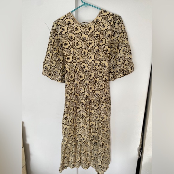 Ba&sh mid length floral casual dress with stunning open back - Picture 2 of 3